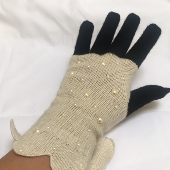 Moschino women’s glows - Picture 4 of 7